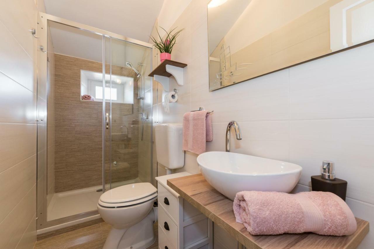 Novigrad Istria Skipper Suites מראה חיצוני תמונה